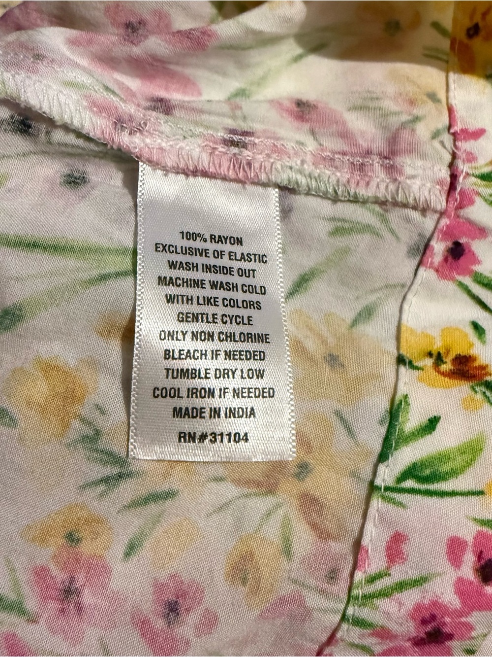 NWT Crown & Ivy White Floral Smocked Ruffle Cap Sleeve Top - Picture 5 of 5